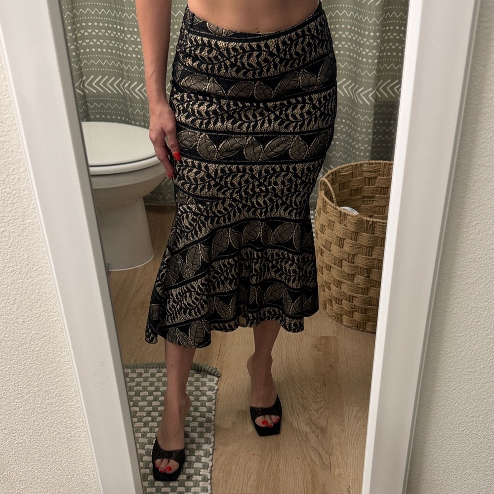 Gracia Black and Cream High-Low Skirt